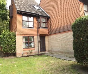 Hedgerley Court, Woking - Photo 3