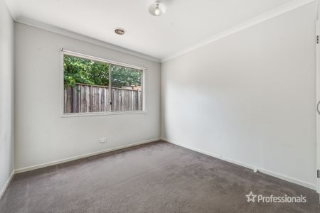 33 Evadene Drive, Tarneit VIC - Photo 3