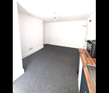 Bedsit, Southleigh Road, BS8 - Photo 2