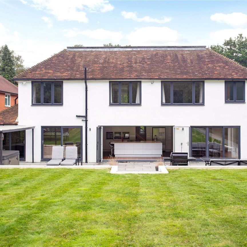 Beautiful family home in a sought after area of Virginia Water - Photo 1