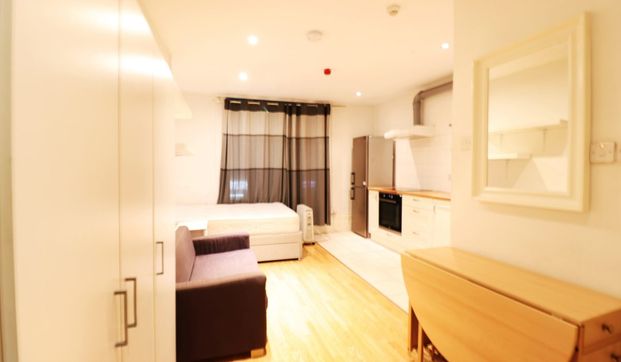 Barking Rd, Plaistow, London E13 - Photo 1