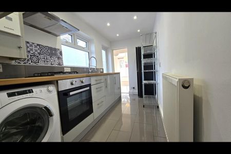 2 Bed Terraced House, Moselle Avenue, N22 - Photo 5