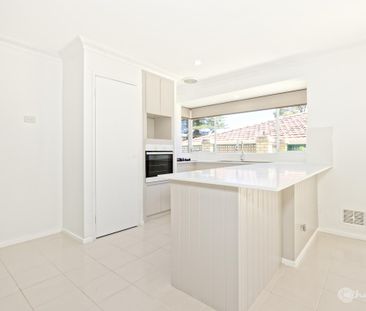 GREAT LOCATION !! FULLY FURNISHED 3X1 FAMILY HOME WALKING DISTANCE ... - Photo 2