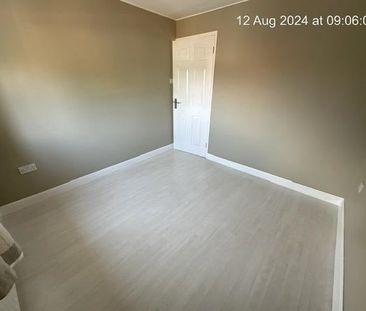 Tobruk Close - Photo 1