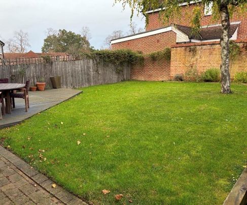 5 bedroom detached house to rent - Photo 1