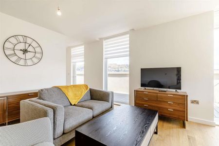 2 bedroom penthouse to rent - Photo 2