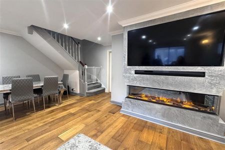 3 Bedroom Terraced To Let - Photo 2