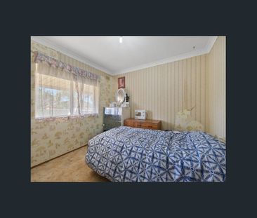 Spacious Family Home with Everyday Convenience - Photo 2