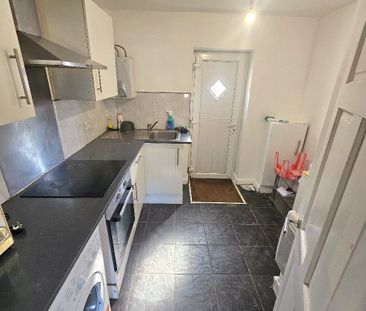 Stanley Grove, Gorton, Manchester, M18 - Photo 3