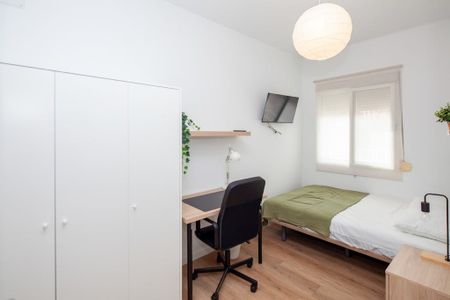 Carrer de Rodrigo de Pertegás, Valencia, Valencian Community 46023 - Photo 5