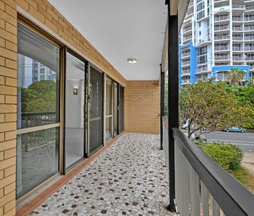 Air-conditioned Top Floor Apartment - Photo 1