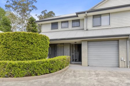 “Modern and secure townhouse in gated complex” - Photo 2