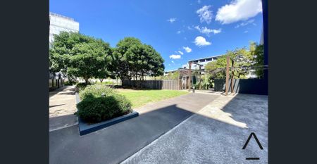 Loft Style Modern Apartment - Photo 4