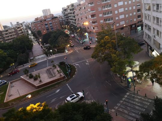 SE ALQUILA PISO /SOLO FUNCIONARIOS CON SOLVENCIA ECONOMICA/ NO MASCOTAS - Photo 1