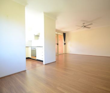 2 Bedroom Unit Convenient to Everything&excl;&excl; - Photo 3