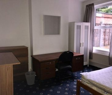 5 bedroom semi-detached house to rent - Photo 1