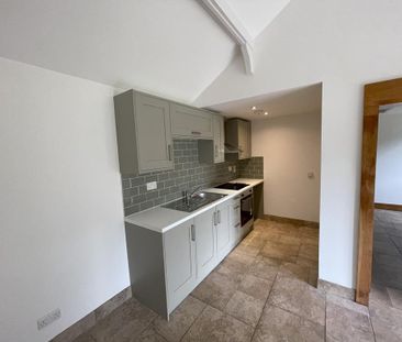 2 bedroom character property to rent - Photo 5