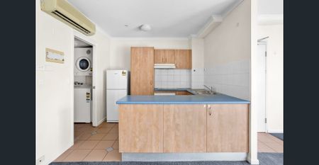 Partly Furnished Spring Hill Gem - New Carpets, Pool & Perfect Location! - Photo 4