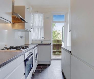2 bedroom ground floor flat to rent - Photo 3