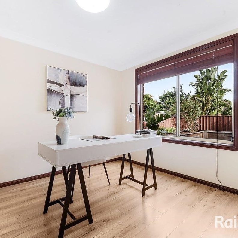 4 Bedroom Family Home Opposite Parkland - Renovated & Ready to Enjoy - Photo 1