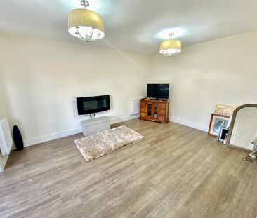 Fraser Drive, Uttoxeter, Staffordshire ST14 5EH - Photo 2