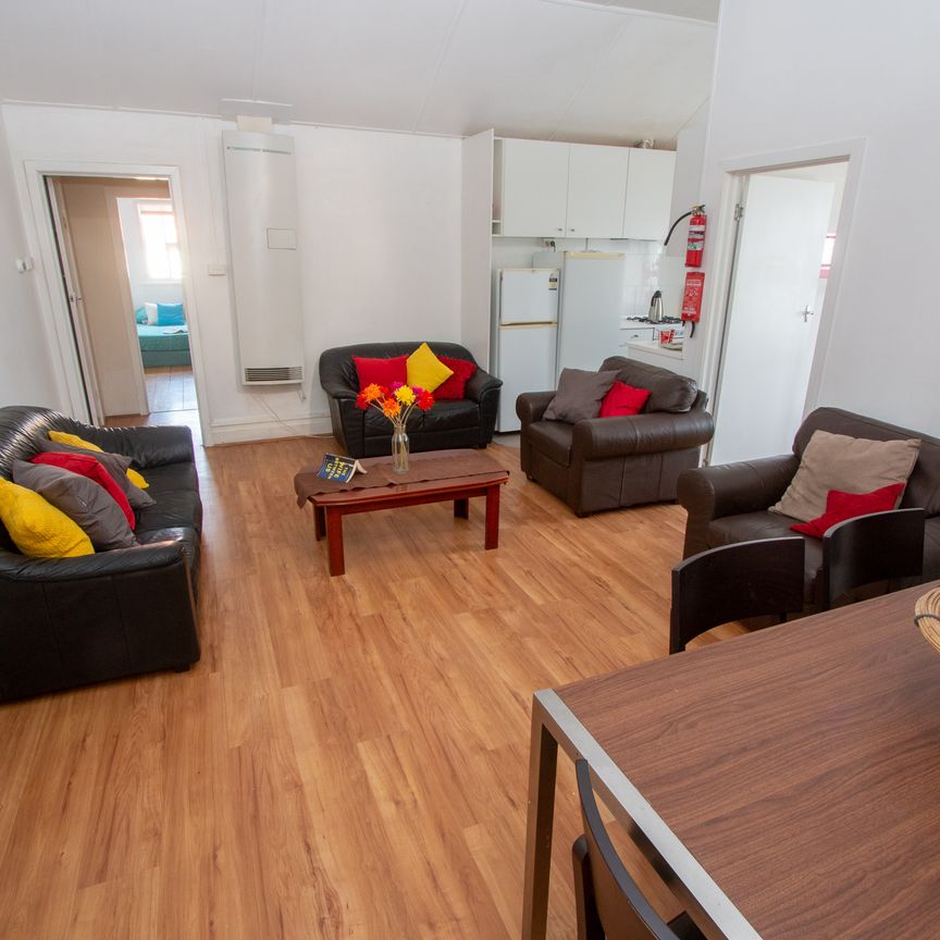 MELBOURNE COASTLINE SIX BEDROOMS APARTMENT. - Photo 1