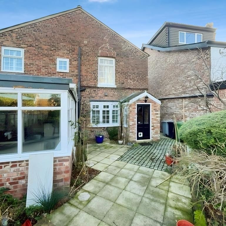 2 bedroom end of terrace house to rent - Photo 1