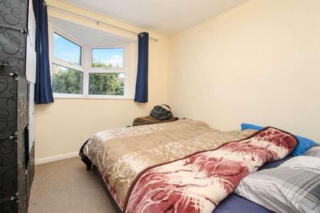 Stanwell Road, Ashford, TW15 - Photo 2