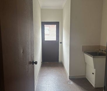 3 BEDROOM TOWNHOUSE CLOSE TO ALBURY CBD - Photo 3