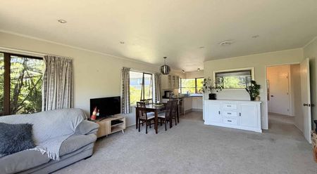 Modern Three-Bedroom Home with Sunroom and Stunning Views - Photo 4