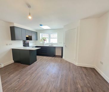 2 bedroom terraced house to rent - Photo 2
