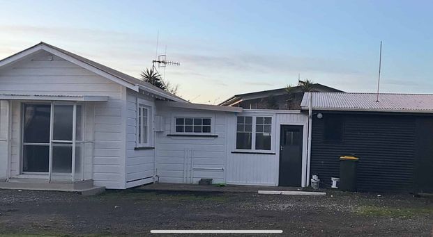 Charming 2BR Beach Haven w/ AC - Photo 1