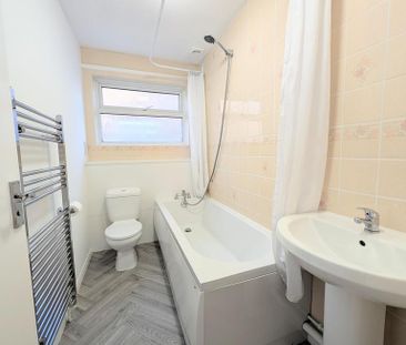 2 bedroom end of terrace house to rent - Photo 5