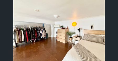 SPACIOUS LARGE TWIN SHARE ONE BEDROOM LOFT STYLE AT BROADWAY - Photo 5