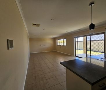 32 Cutler Crescent - Photo 1