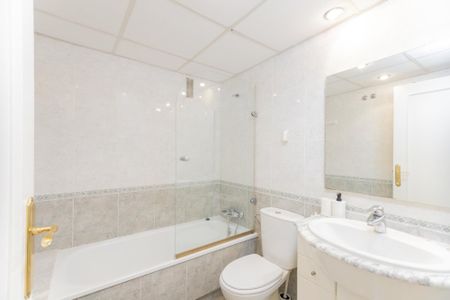 Double Room with Balcony in Valencia - Photo 5