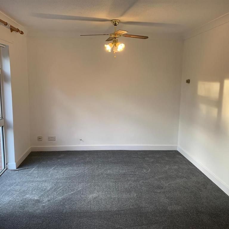 3 bedroom end of terrace house to rent - Photo 1