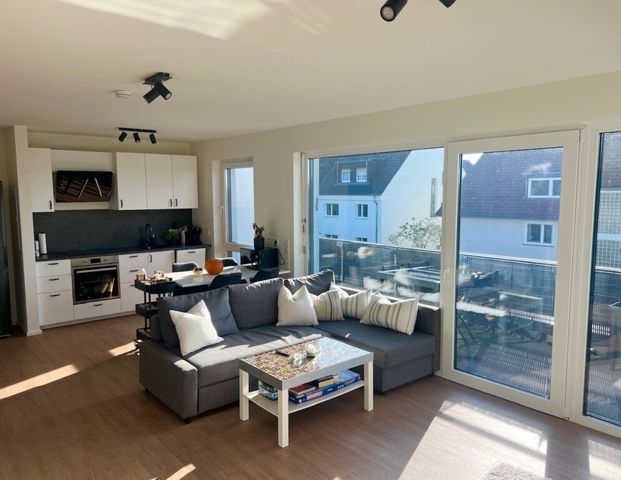 2-Zimmer-Dachgeschosswohnung mit Dachterrasse in ruhiger und zentrumsnaher Lage! - Photo 1