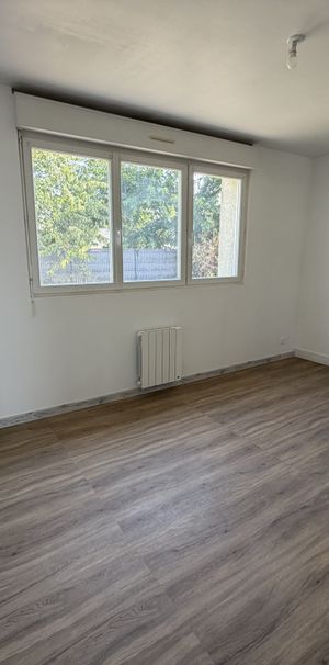 Location Appartement 2 pièces 45m² MESLAY DU MAINE 53170 - Photo 1