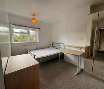 3 Garendon Road - Great Location and additional parking at the rear... - Photo 3