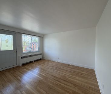 Très Grand, Beau Et Propre 4 ½ à Louer - Photo 1