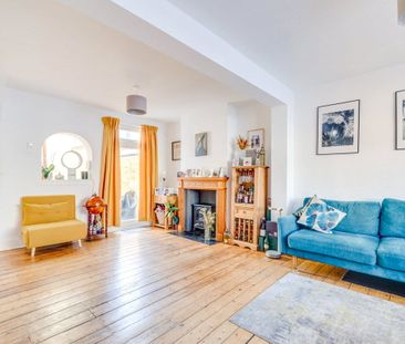 A lovely two bedroom cottage located in the popular Little Chelsea ... - Photo 3