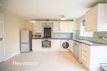 3 bed town house to rent in Valley View, Valley Heights, Newcastle-under-Lyme ST5 - Photo 5