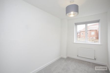Mark Anthony Close - Photo 3