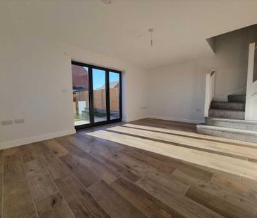 3 bedroom semi-detached house to rent - Photo 1