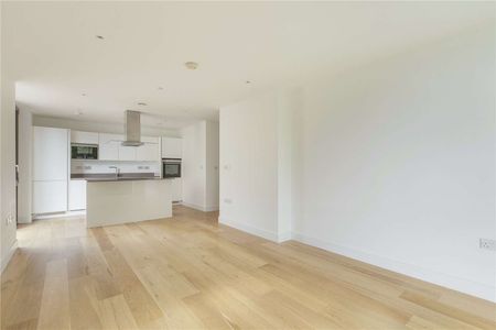 Central Cambridge first-floor apartment with allocated parking - Photo 3