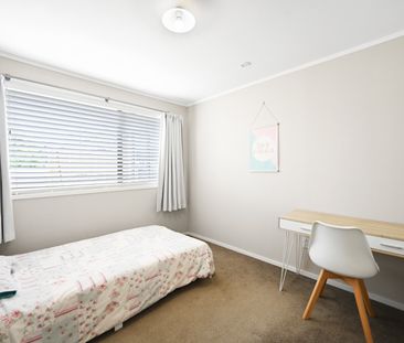 Welcome to this fantastic three-bedroom plus a sleepout, single-bat... - Photo 4