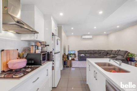 Modern 3-Bedroom Home with Double Garage in Elizabeth Downs - Photo 5