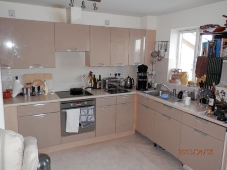 2 bedroom flat to rent - Photo 2