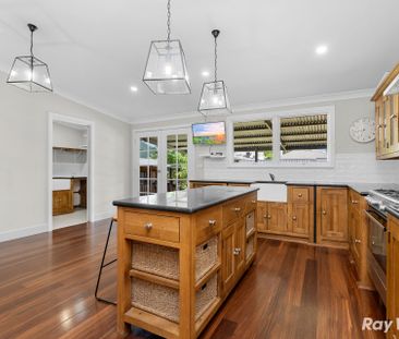 Charming Central Home - Photo 3